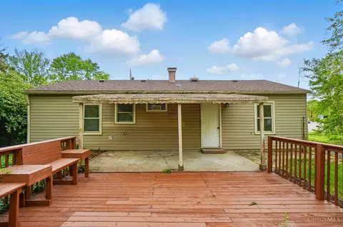 Exterior - 9530 Crestbrook Dr, Cincinnati, OH 45231 photo 5 of 12