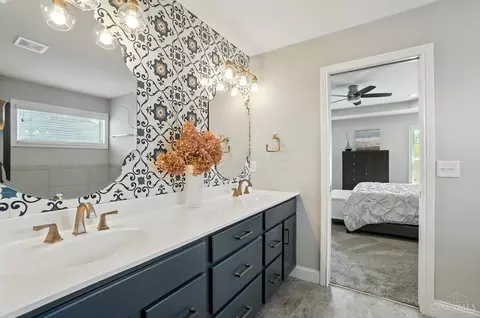 Bath - 2803 Buckridge Dr, Cincinnati, OH 45233 photo 2 of 5