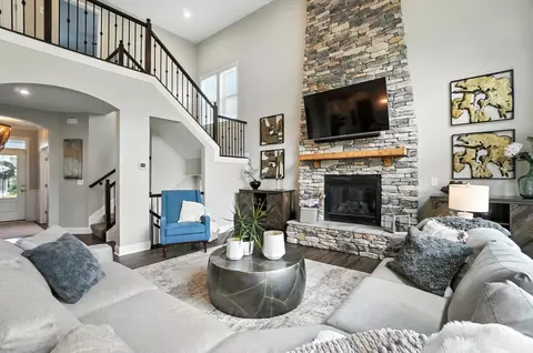 Living - 2803 Buckridge Dr, Cincinnati, OH 45233 photo 2 of 8
