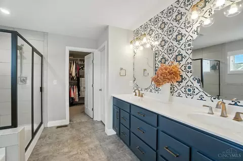 Bath - 2803 Buckridge Dr, Cincinnati, OH 45233 photo 1 of 5