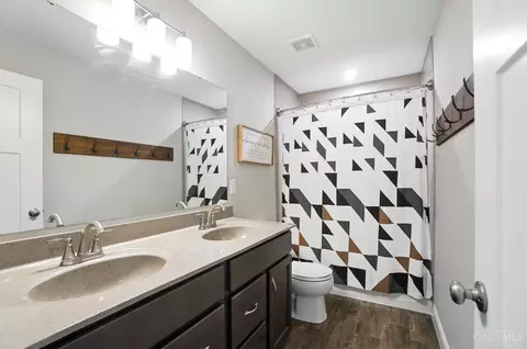 Bath - 2803 Buckridge Dr, Cincinnati, OH 45233 photo 4 of 5