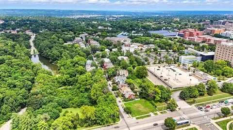 View/Area - 3132 Bishop St, Cincinnati, OH 45220 photo 2 of 3