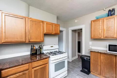 208 Bosley St, Cincinnati, OH 45219 photo 9