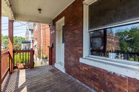 208 Bosley St, Cincinnati, OH 45219 photo 2