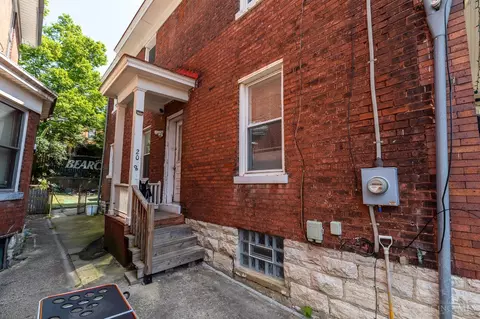 208 Bosley St, Cincinnati, OH 45219 photo 3