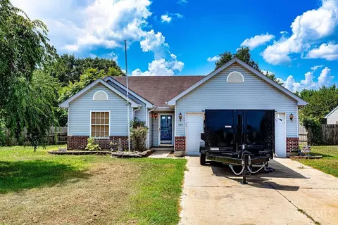 709 Clara Dr, Trenton, OH 45067