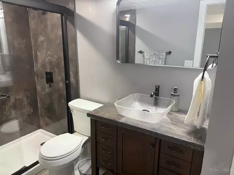 Bath - 1762 Lockbourne Dr, Cincinnati, OH 45240 photo 6 of 7
