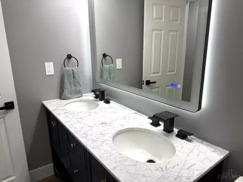 Bath - 1762 Lockbourne Dr, Cincinnati, OH 45240 photo 5 of 7