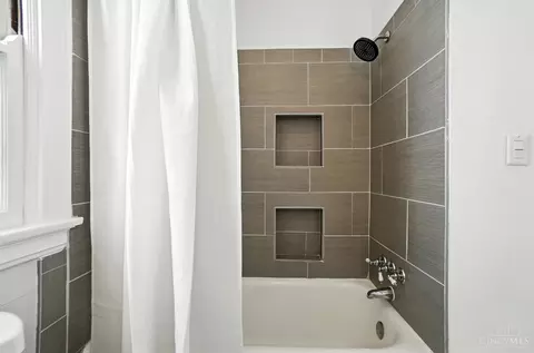 Bath - 4402 Simpson Ave, Cincinnati, OH 45227 photo 4 of 10