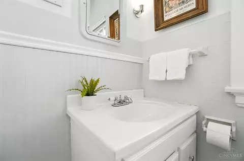 Bath - 4402 Simpson Ave, Cincinnati, OH 45227 photo 2 of 10