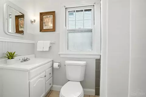 Bath - 4402 Simpson Ave, Cincinnati, OH 45227 photo 1 of 10