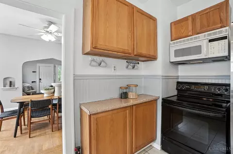 Kitchen - 4402 Simpson Ave, Cincinnati, OH 45227 photo 3 of 5