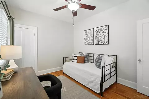 Bedroom - 4402 Simpson Ave, Cincinnati, OH 45227 photo 5 of 6