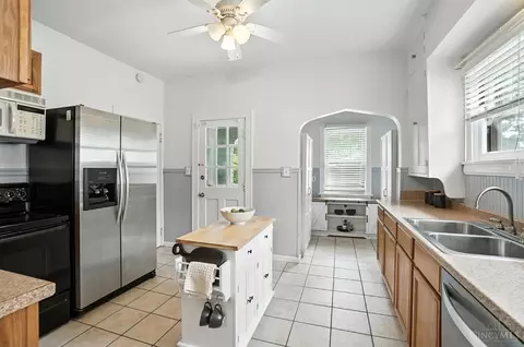 Kitchen - 4402 Simpson Ave, Cincinnati, OH 45227 photo 1 of 5