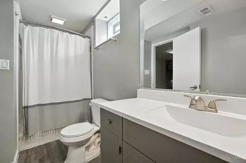 Bath - 4402 Simpson Ave, Cincinnati, OH 45227 photo 7 of 10