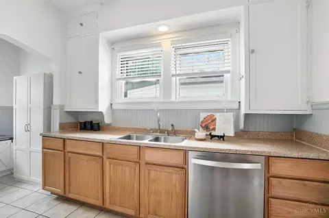 Kitchen - 4402 Simpson Ave, Cincinnati, OH 45227 photo 5 of 5