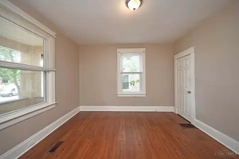 Living - 1126 Cedar Ave, Cincinnati, OH 45224 photo 4 of 5