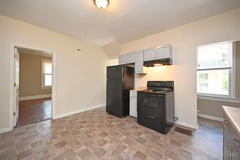 Kitchen - 1126 Cedar Ave, Cincinnati, OH 45224 photo 4 of 6