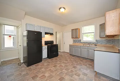 Kitchen - 1126 Cedar Ave, Cincinnati, OH 45224 photo 1 of 6