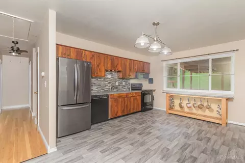 Kitchen - 4445 Delhi Rd, Cincinnati, OH 45238 photo 1 of 2