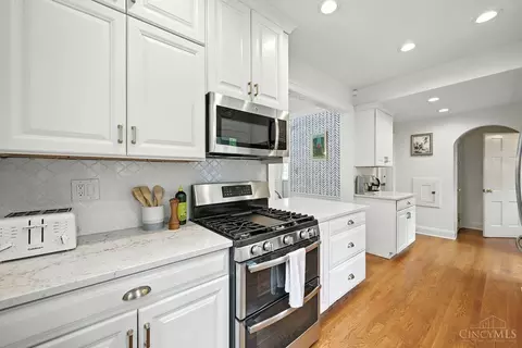 Kitchen - 3306 Lambert Pl, Cincinnati, OH 45208 photo 4 of 5