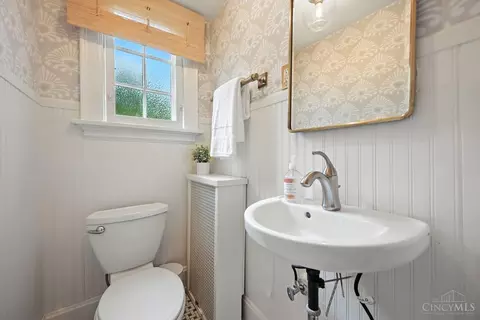 Bath - 3306 Lambert Pl, Cincinnati, OH 45208 photo 1 of 4