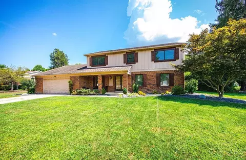 215 Country Club Dr, Oxford, OH 45056