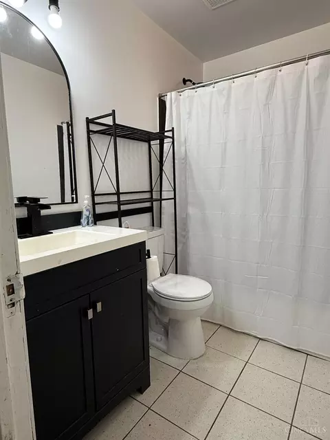 Bath - 527 Aldor Ln, Cincinnati, OH 45255 photo 3 of 3