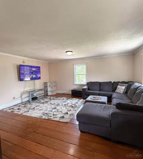 Living - 527 Aldor Ln, Cincinnati, OH 45255 photo 5 of 6