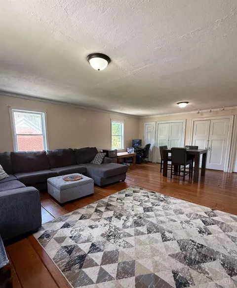 Living - 527 Aldor Ln, Cincinnati, OH 45255 photo 4 of 6