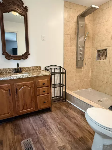 Bath - 527 Aldor Ln, Cincinnati, OH 45255 photo 1 of 3