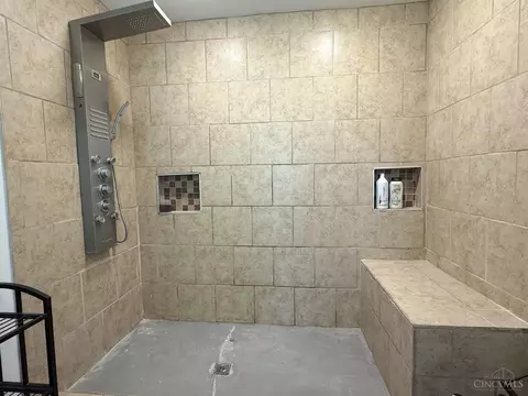 Bath - 527 Aldor Ln, Cincinnati, OH 45255 photo 2 of 3