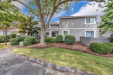 58 Twin Lakes Dr, Fairfield, OH 45014