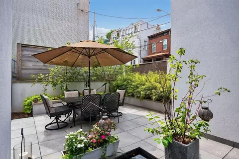 Exterior - 981 Hatch St, Cincinnati, OH 45202 photo 7 of 16