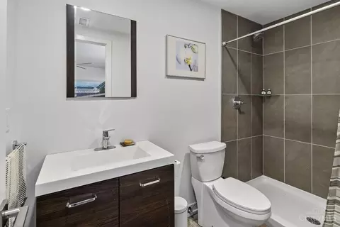 Bath - 981 Hatch St, Cincinnati, OH 45202 photo 7 of 7