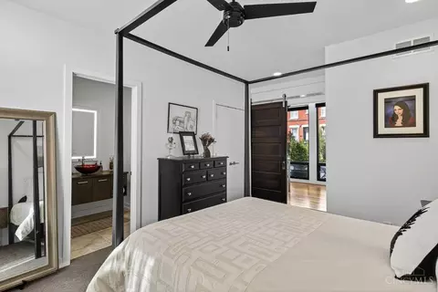 Bedroom - 981 Hatch St, Cincinnati, OH 45202 photo 6 of 6