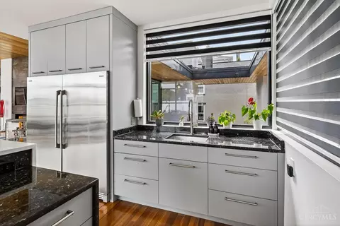 Kitchen - 981 Hatch St, Cincinnati, OH 45202 photo 6 of 8