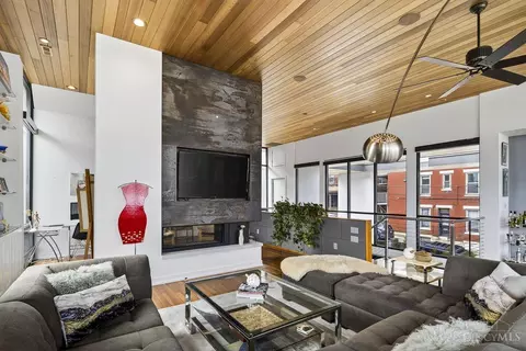 Living - 981 Hatch St, Cincinnati, OH 45202 photo 4 of 11