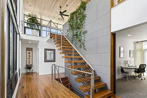 Entry Way - 981 Hatch St, Cincinnati, OH 45202 photo 1 of 8