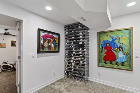 Entry Way - 981 Hatch St, Cincinnati, OH 45202 photo 6 of 8