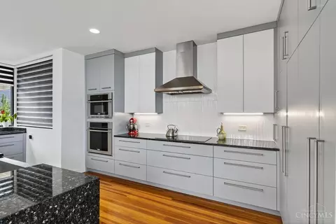 Kitchen - 981 Hatch St, Cincinnati, OH 45202 photo 5 of 8