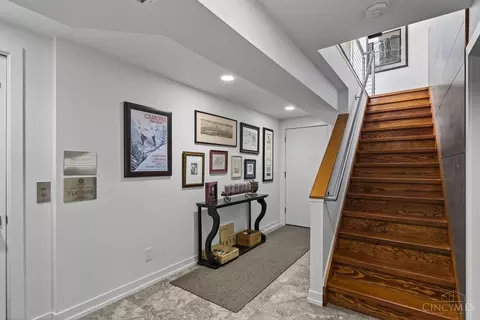 Entry Way - 981 Hatch St, Cincinnati, OH 45202 photo 7 of 8