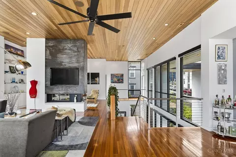 Living - 981 Hatch St, Cincinnati, OH 45202 photo 1 of 11