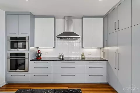 Kitchen - 981 Hatch St, Cincinnati, OH 45202 photo 4 of 8