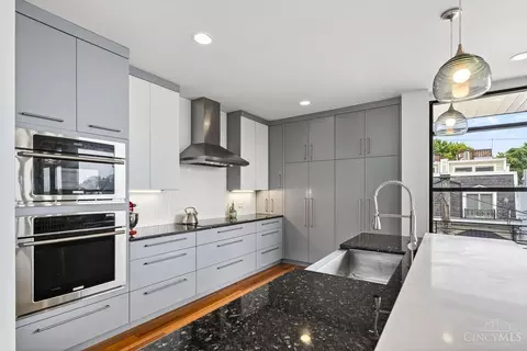 Kitchen - 981 Hatch St, Cincinnati, OH 45202 photo 3 of 8