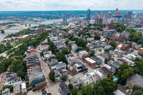 View/Area - 981 Hatch St, Cincinnati, OH 45202 photo 2 of 9