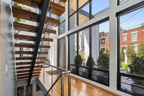 Entry Way - 981 Hatch St, Cincinnati, OH 45202 photo 3 of 8