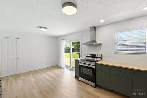 Kitchen - 4787 Timberknoll Rd, Cincinnati, OH 45244 photo 4 of 5