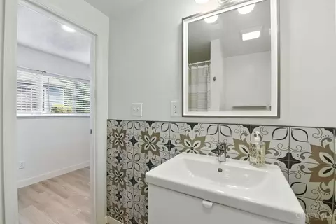 Bath - 4787 Timberknoll Rd, Cincinnati, OH 45244 photo 2 of 3