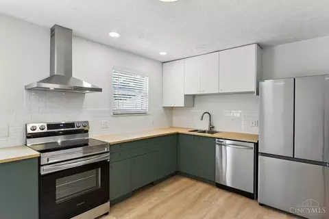 Kitchen - 4787 Timberknoll Rd, Cincinnati, OH 45244 photo 3 of 5
